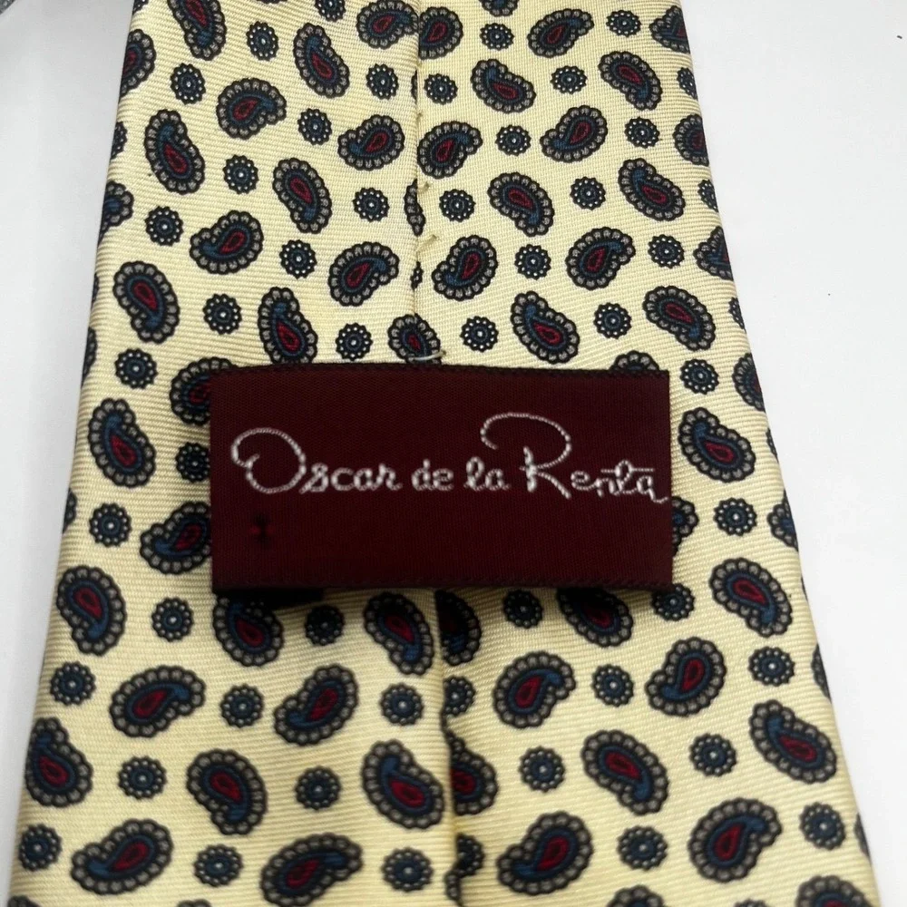 Oscar de la‎ Renta Silk Tie Cream Paisley Pattern Men's Neckwear Vintage